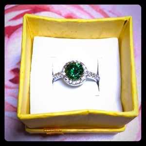 Green round statement cocktail fashion ring